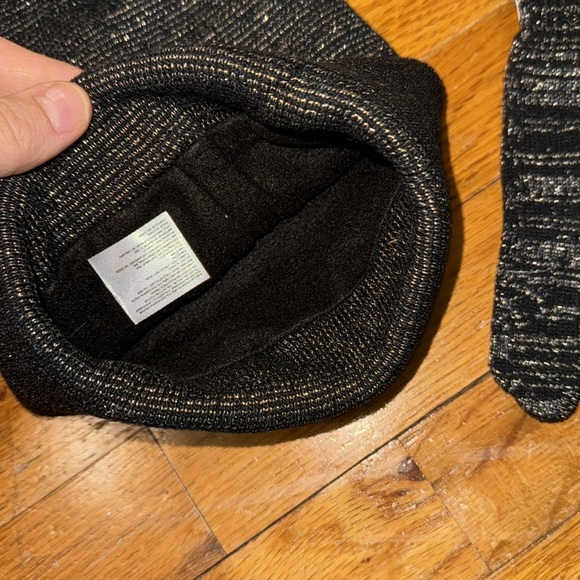 NWT Juncture women’s 2 piece winter bundle toboggan hat cap gloves black silver - Picture 8 of 9